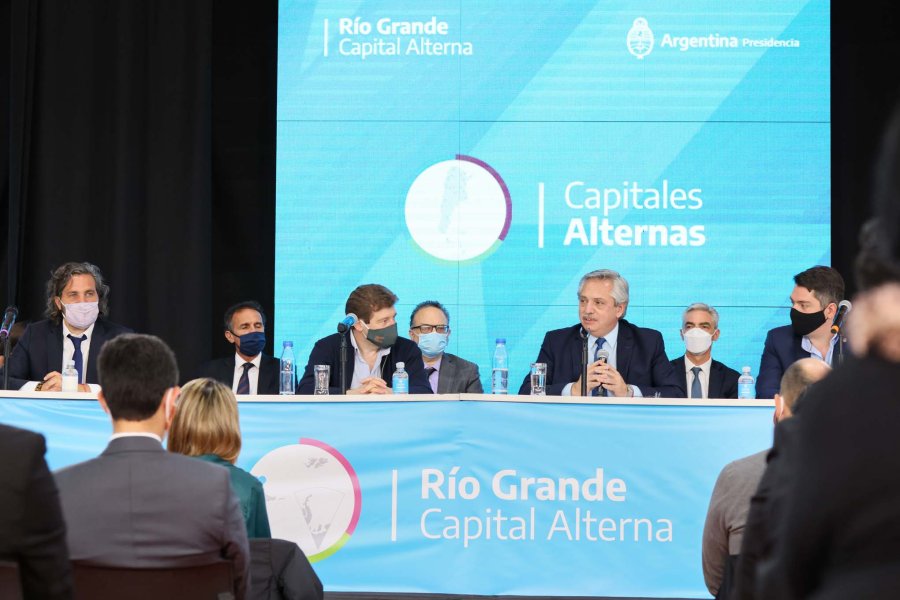 FOTO NA EN TIERRA DEL FUEGO. Fern&aacute;ndez inaugur&oacute; el sistema de capitales alternas en R&iacute;o Grande.