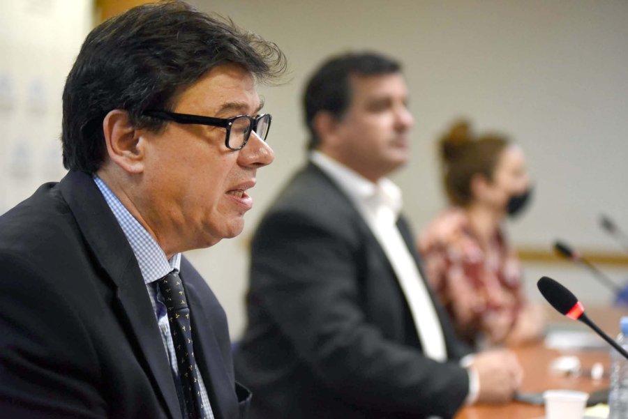 FOTO NA FUNCIONARIOS. Moroni durante su participaci&oacute;n en la reuni&oacute;n de Diputados.
