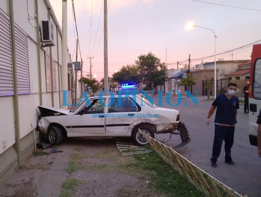 FOTOS VICTOR HUGO SANCHEZ. ESCENARIO.  Estrellado contra una de las paredes de una Escuela.