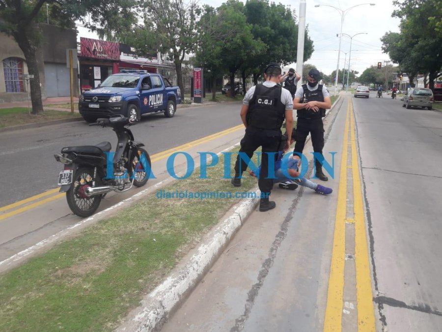 ARRESTADO.  Posterior a robar una motocicleta.