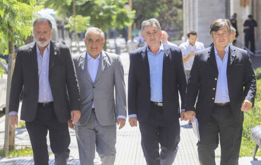 FOTO NA. MESA DE ENLACE. Se re&uacute;nen hoy para evaluar un paro con cese de comercializaci&oacute;n y control de cargas.