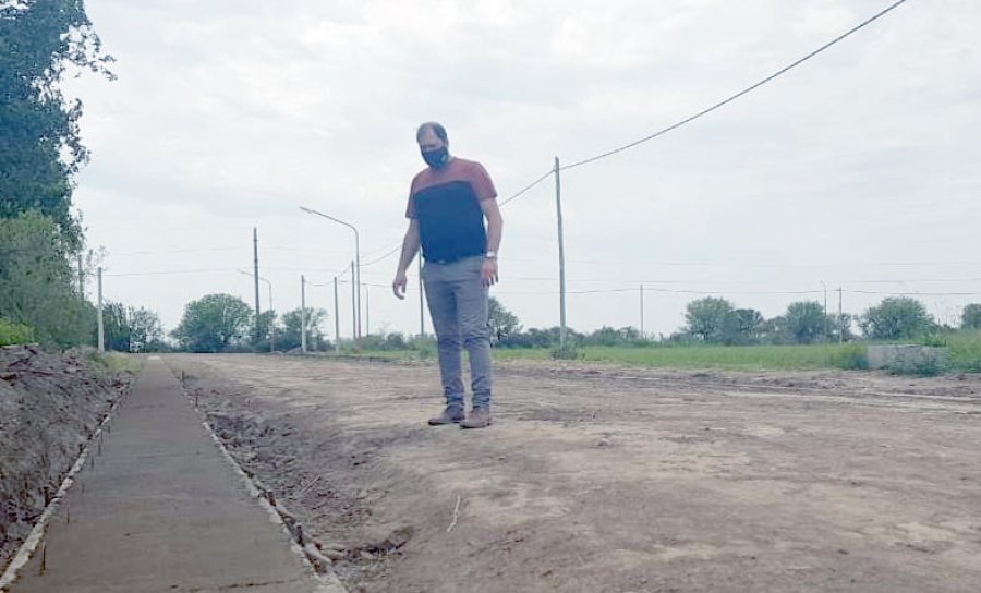 FOTO PRENSA COMUNA// COLONIA DE VERANO// Más de 130 niños disfrutarán de la tradicional propuesta veraniega. CORDÓN CUNETA// La obra está ejecutándose en la última cuadra de calle Azcuénaga.