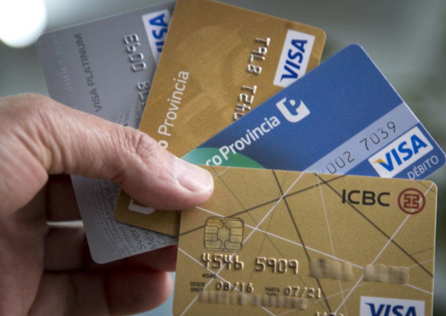 FOTO NA FINANCIACION. El tope es del 43% anual solo para saldos de hasta $200.000 por pl&aacute;stico emitido.
