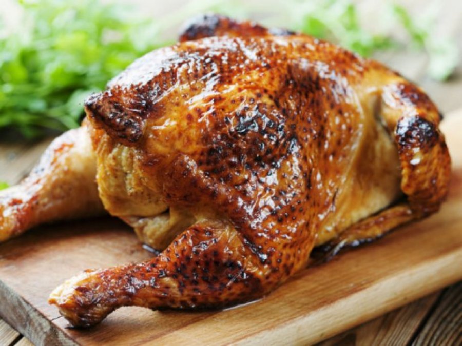 FOTO INTERNET CARNE VACUNA. En 15 a&ntilde;os, el consumo cay&oacute; de 70 a 50 kilos anuales por persona.   FOTO INTERNET CONSUMO DE POLLO.  Lleg&oacute; a los 50 kilos y equipar&oacute; al de la carne vacuna.