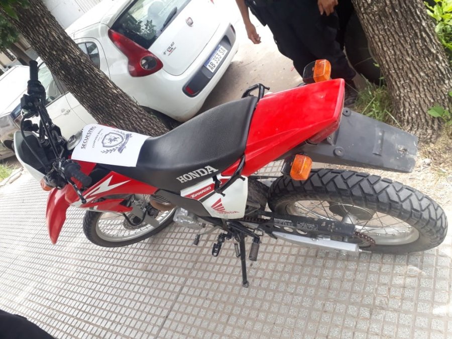 FOTO JPSF SECUESTRADOS. 28 veh&iacute;culos, discriminados en 18 motos y 10 autos.