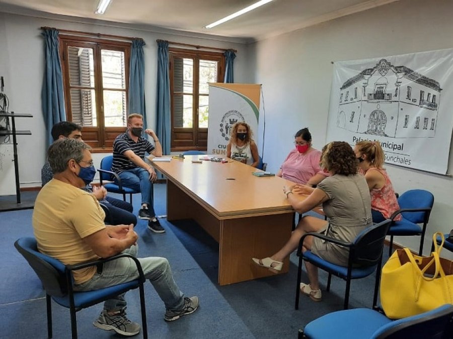 FOTO COMUNICACI&Oacute;N// VERANO ACTIVO. Reuni&oacute;n celebrada en el edificio municipal.