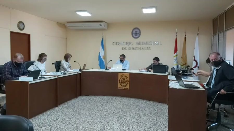 FOTO FACEBOOK// SESION EXTRAORDINARIA.  Los ediles durante las deliberaciones de ayer.