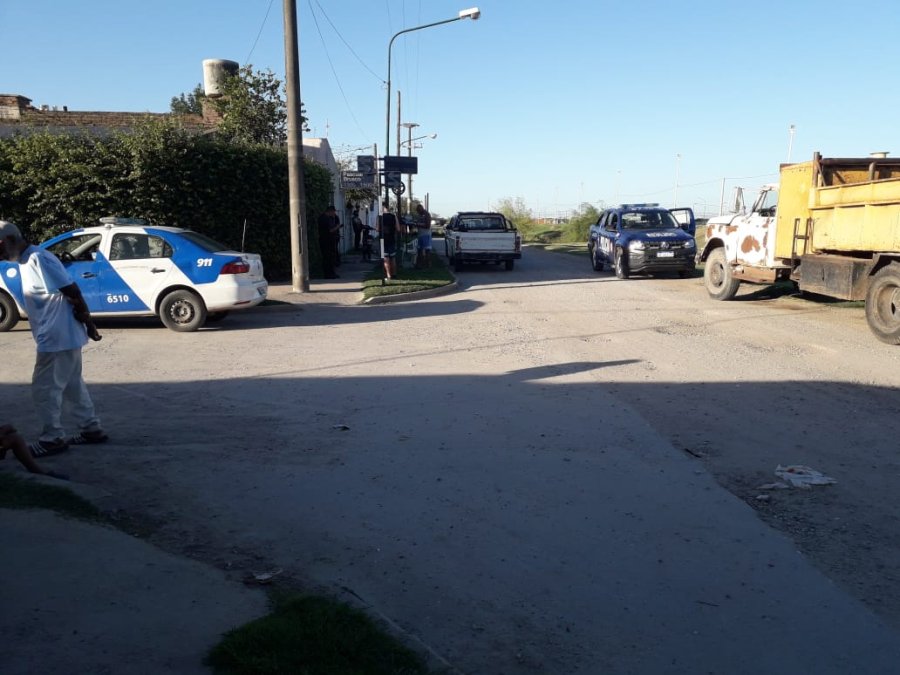 FOTO LA OPINION TRABAJO POLICIAL. En busca de elementos robados en una vivienda.