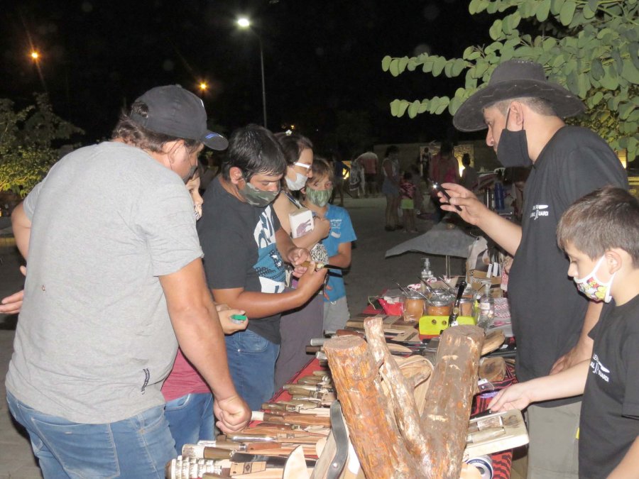 FOTO PRENSA MUNICIPALIDAD// FERIA// Con especial respuesta se llev&oacute; a cabo el encuentro en la Plaza de la Mujer.