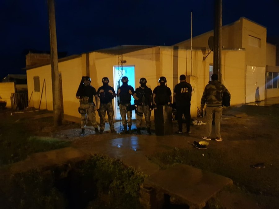 FOTO MOVIL QUIQUE IRRUPCION. La llev&oacute; a cabo el Grupo de Operaciones T&aacute;cticas (GOT) Sunchales, el GOT Esperanza y el GOT San Crist&oacute;bal.