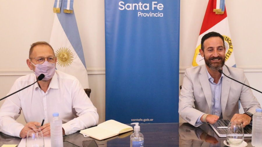 FOTO SCS// ENCUENTRO DE TRABAJO// Marcos Corach y Roberto Sukerman, durante el encuentro. AUTONOMI&Aacute; MUNICIPAL//M&aacute;s de 130 presidentes comunales participaron de la reuni&oacute;n.