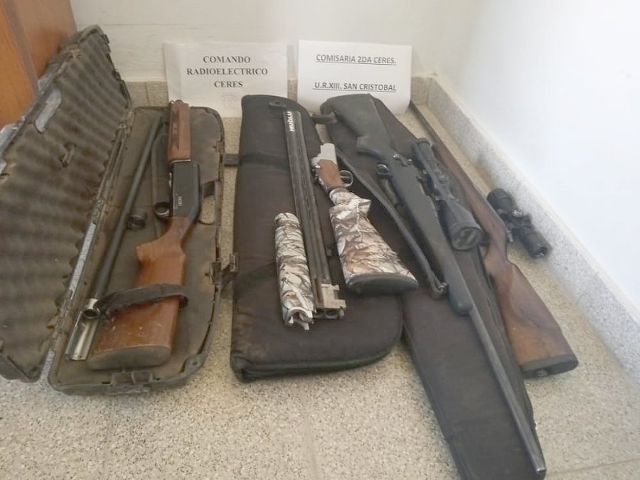 FOTO JPSF ARMAS LARGAS. Entre ellas hab&iacute;a una carabina y un fusil con mira telesc&oacute;pica.