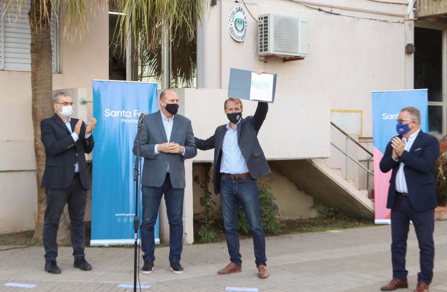 FOTO GSF PROMESA. &ldquo;Asumimos el compromiso de acompa&ntilde;ar la construcci&oacute;n y hoy estamos aqu&iacute; con los aportes&rdquo;, afirm&oacute; el gobernador, junto al intendente Gonzalo Toselli y el senador Alcides Calvo.