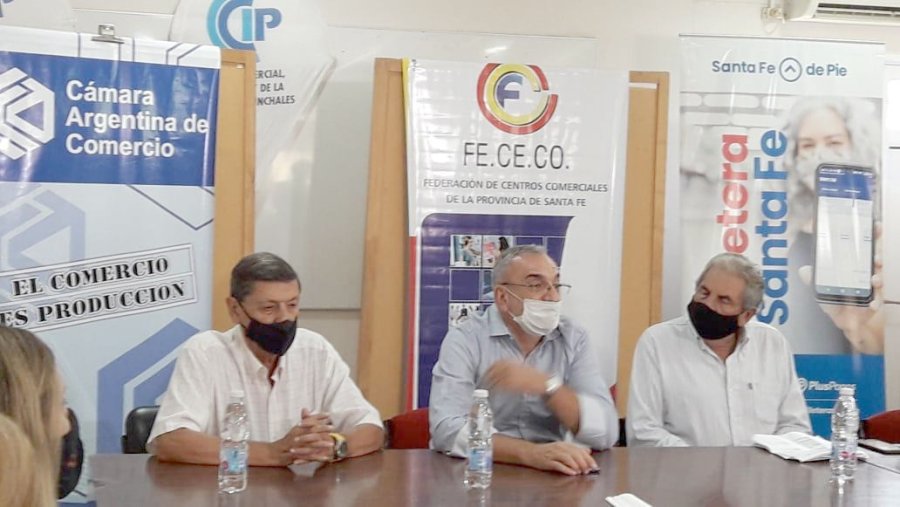 FOTO PRENSA CENTRO COMERCIAL// PRESENTACI&Oacute;N// Carlos Minardi, Alcides Calvo y Jorge Chiabrando durante el encuentro.