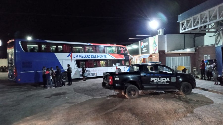 FOTO LA OPINION EFICAZ LABOR. Interceptada en Ceres por la Polic&iacute;a, la menor fue sustra&iacute;da en Mar del Plata y era llevada por la fuerza a Bolivia.