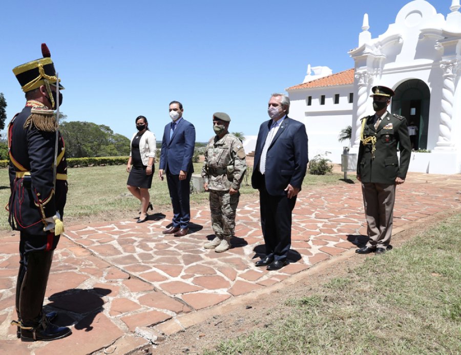 FOTO NA PRESIDENTE. Evoc&oacute; la figura de San Mart&iacute;n en la ciudad de Yapey&uacute;.