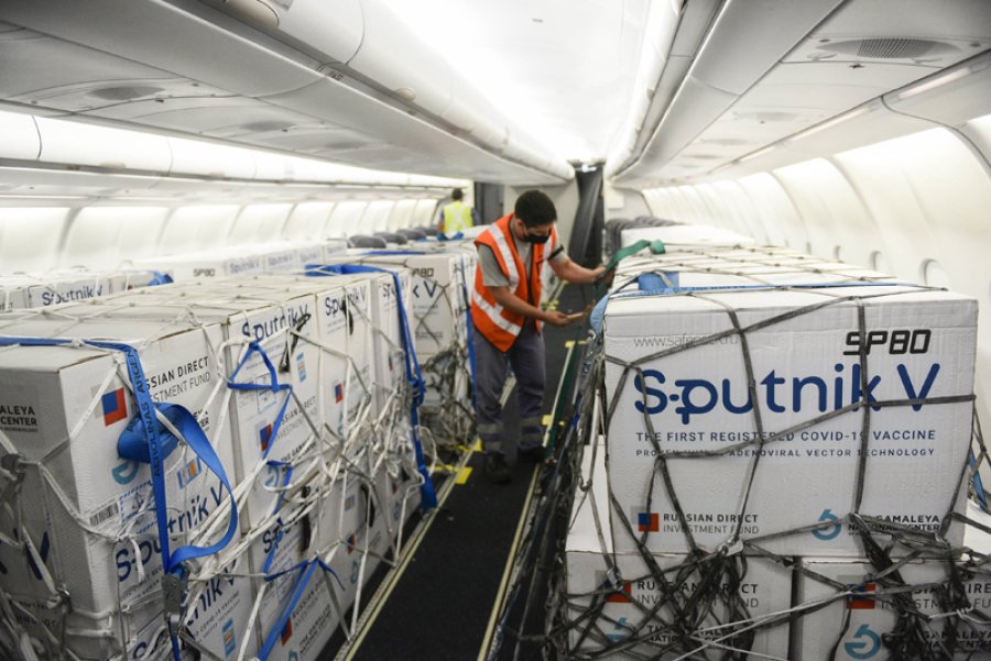 FOTO NA VACUNAS. Arribaron al pa&iacute;s 732.500 nuevas dosis de Sputnik V.