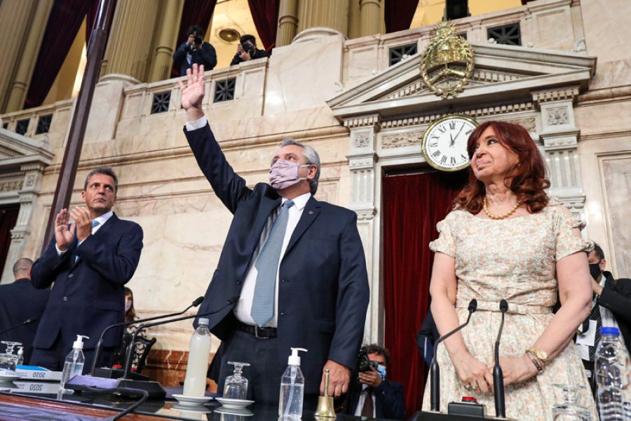 FOTO NA ASAMBLEA LEGISLATIVA. Alberto saluda, Massa aplaude y Cristina observa en el Congreso.