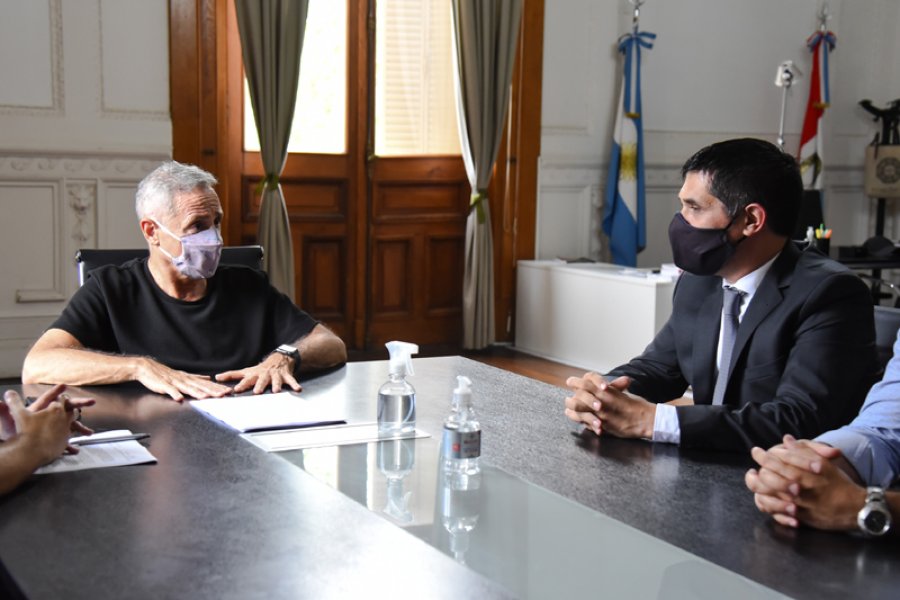 FOTO MIN. DE SEG. CON EL MINISTRO. Zoratti, con un legajo impecable, asume en la Agencia de Investigaci&oacute;n Criminal (AIC).