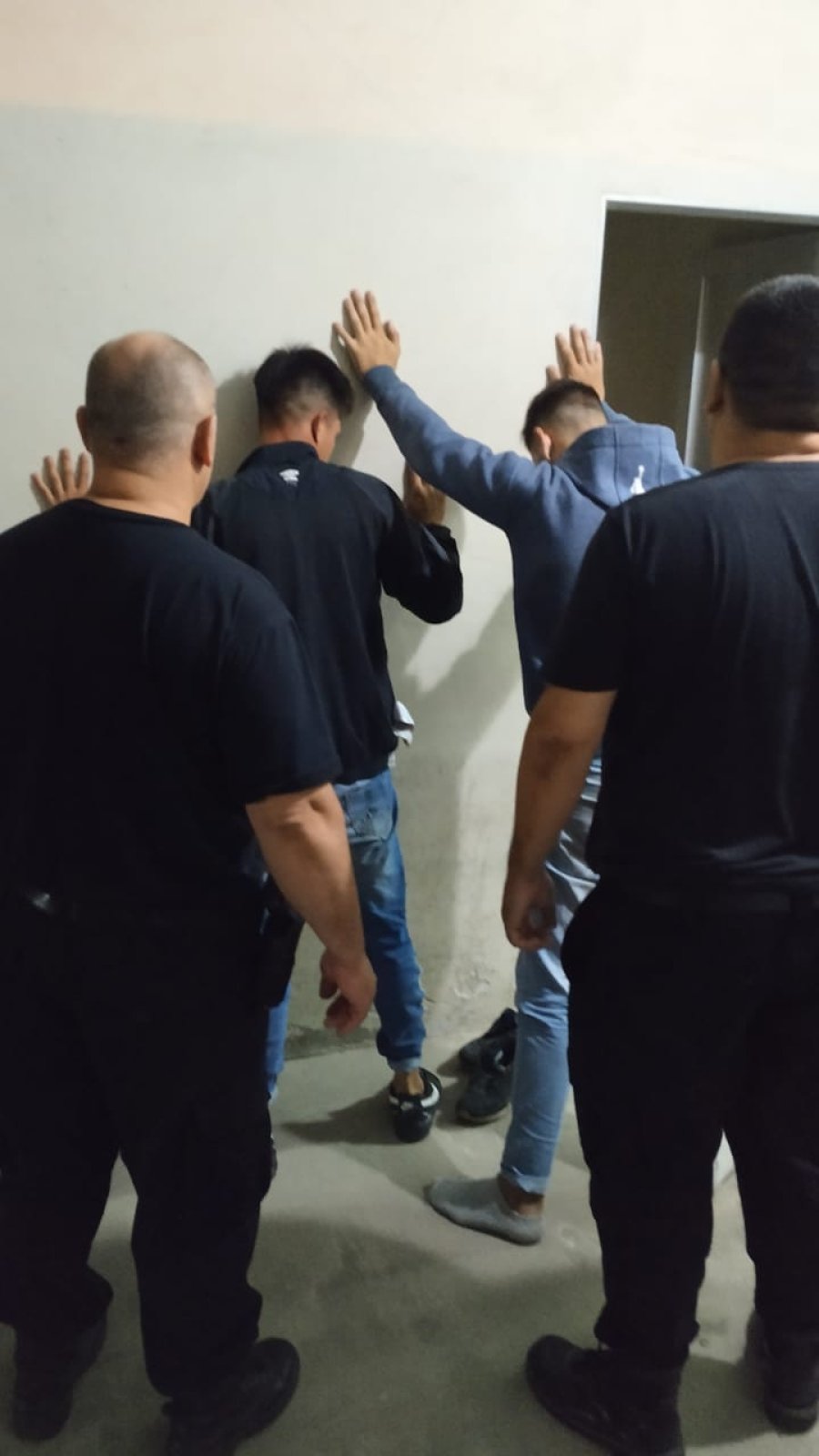 FOTO LA OPINION DETENCION. Los jovenes santotomesinos.