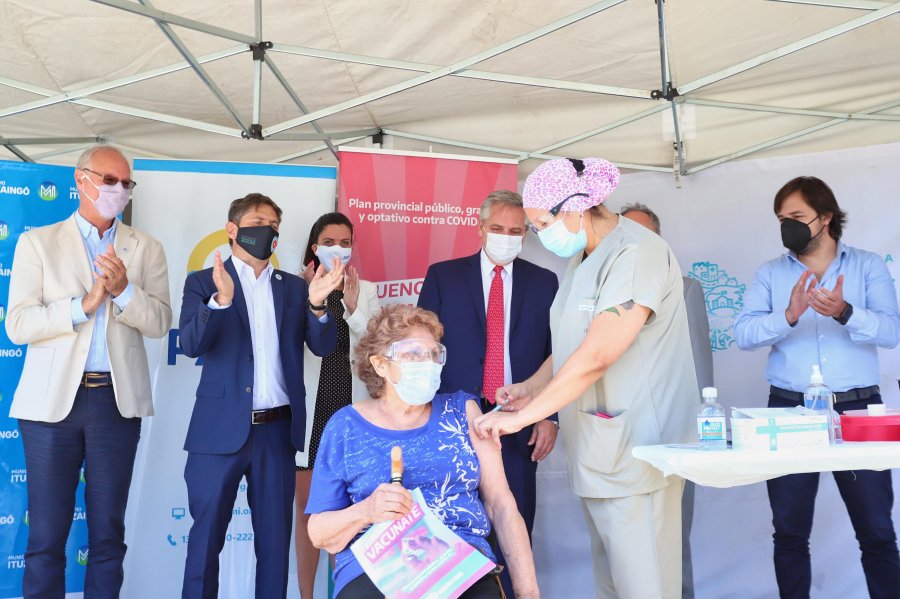 FOTO NA EN ITUZAINGO. Fern&aacute;ndez junto a Kicillof.