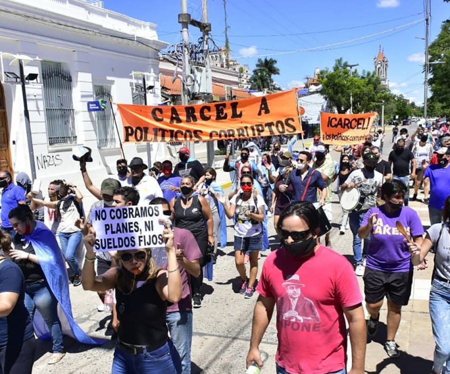 FOTO NA PROTESTAS. Se reiteraron ayer frente a la sede del gobierno formose&ntilde;o.
