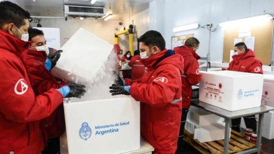 FOTO NA LOGISTICA. El fin de semana se prepararon los env&iacute;os de las vacunas que se distribuir&aacute;n.