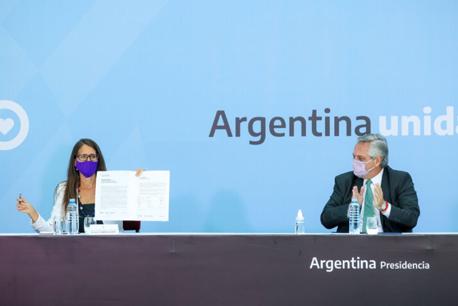 FOTO NA ACUERDO. Fern&aacute;ndez firm&oacute; un acuerdo con las provincias para combatir la violencia de g&eacute;nero.