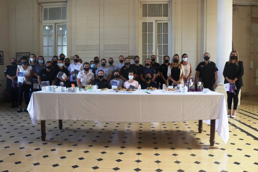 FOTO UR V MUJERES POLICIAS DEPARTAMENTO CASTELLANOS. Cumplen una destacada labor dentro de la Fuerza y ayer lo festejaron.