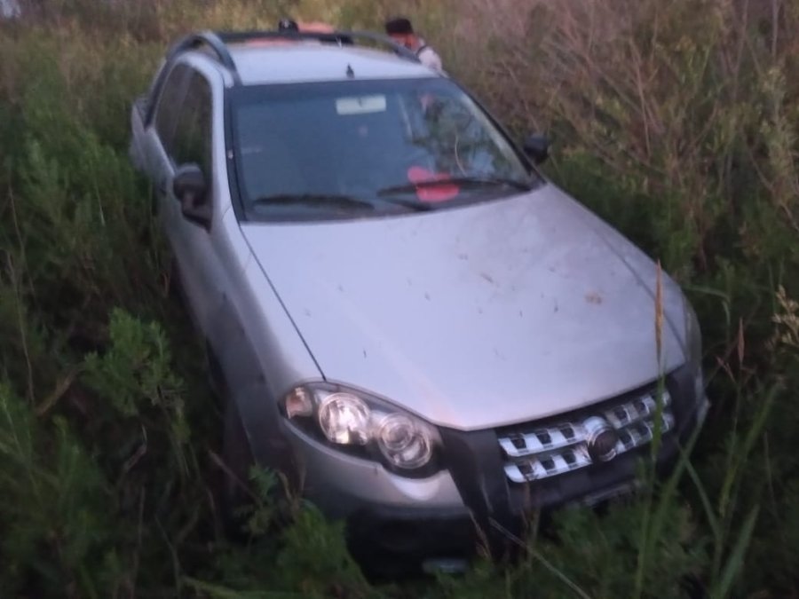 FOTO LA OPINION FIAT STRADA ADVENTURE. Fue hallada abandonada en un sector de monte, en zona rural al norte de la ciudad.