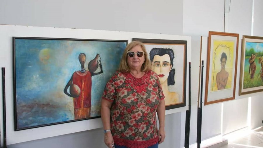 FOTO M. MATUCK// ISABEL FERRATI// Posando junto a sus obras.