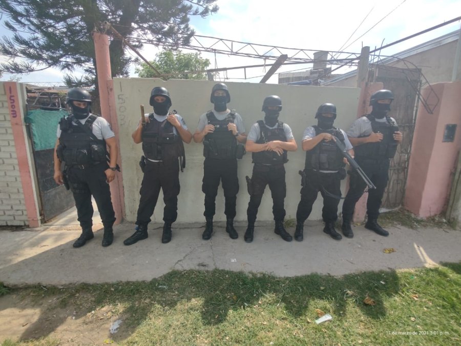 FOTO LA OPINION PROCEDIMIENTO. Cuando fueron a buscarlo a su domicilio tras el hecho en la Subsecretar&iacute;a de la Ni&ntilde;ez.