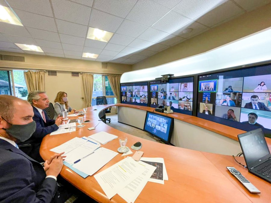 FOTO NA PRESIDENTE. Alberto Fern&aacute;ndez en la videoconferencia desde Olivos.