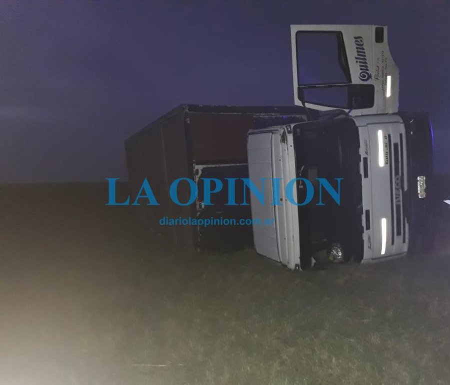 ESCENARIO.  Estado en que qued&oacute; el cami&oacute;n accidentado.