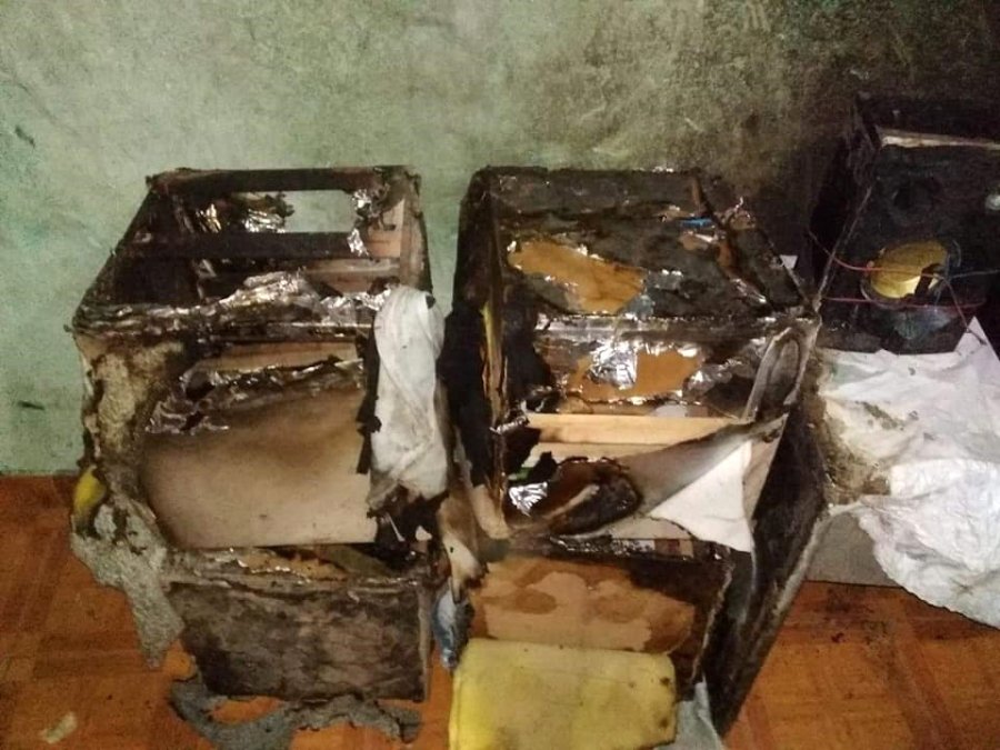 FOTO SOMOS RAFAELA QUEMADO. La bomba incendiaria molotov, destruy&oacute; parte de la vivienda.