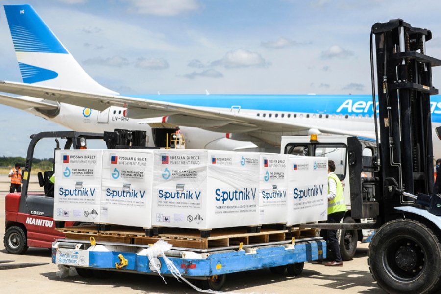 FOTO ARCHIVO VACUNAS. Aerol&iacute;neas Argentinas traer&aacute; una nueva partida de Sputnik V.