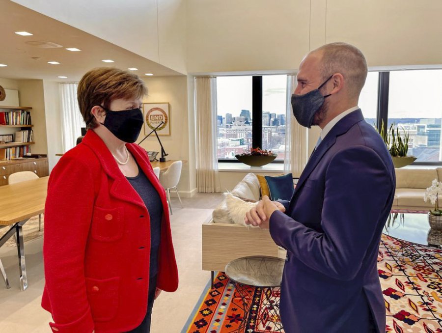 FOTO NA ENCUENTRO SIN ANUNCIOS. Guzm&aacute;n y Georgieva en Washington.