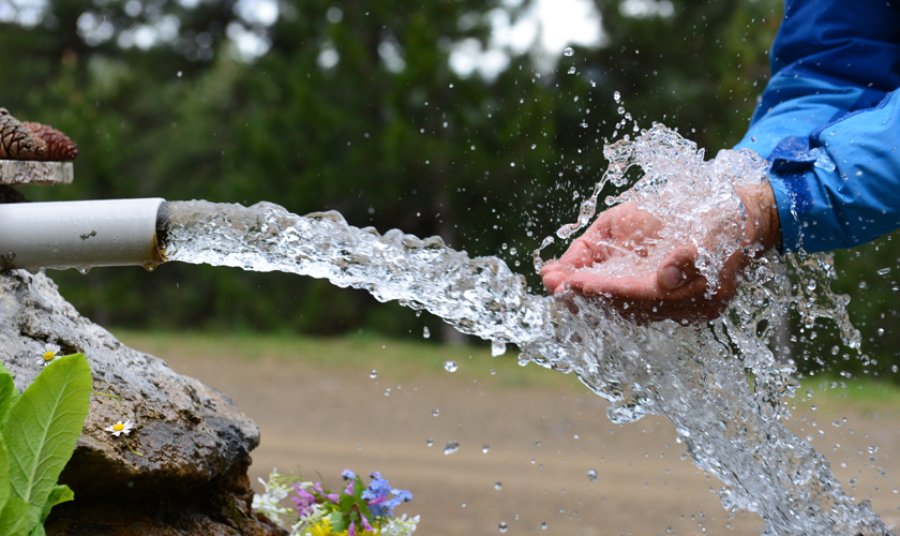 IMAGEN INTERNET AGUA POTABLE. Permite mejorar la cantidad de horas de escolaridad para los chicos.  IMAGEN INTERNET NI&Ntilde;OS. Ya no dependen tanto de la b&uacute;squeda de agua.