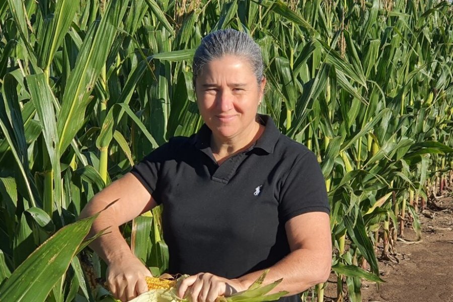IMAGEN INTERNET LORENA ELORRIAGA. A los 45 a&ntilde;os preside una rural bonaerense.  IMAGEN INTERNET EN SU ESCENARIO. Lorena Elorriaga es ingeniera agr&oacute;noma.