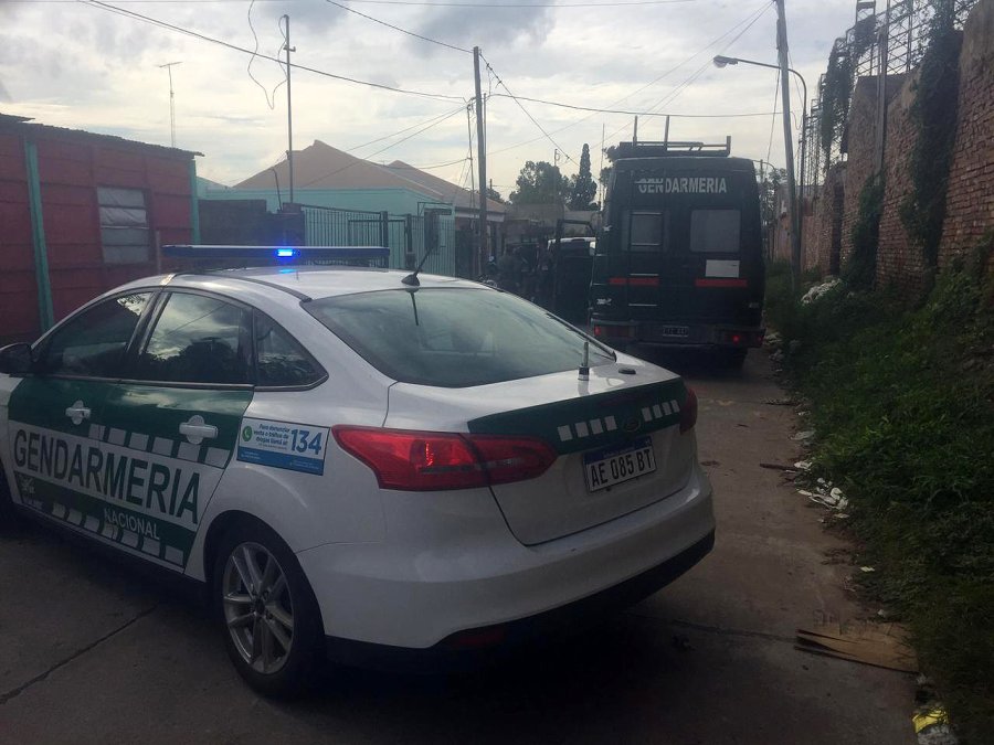 FOTO LA OPINION SECUESTROS. En la vivienda allanada se hallaron m&aacute;s de $ 350.000 en efectivo.
