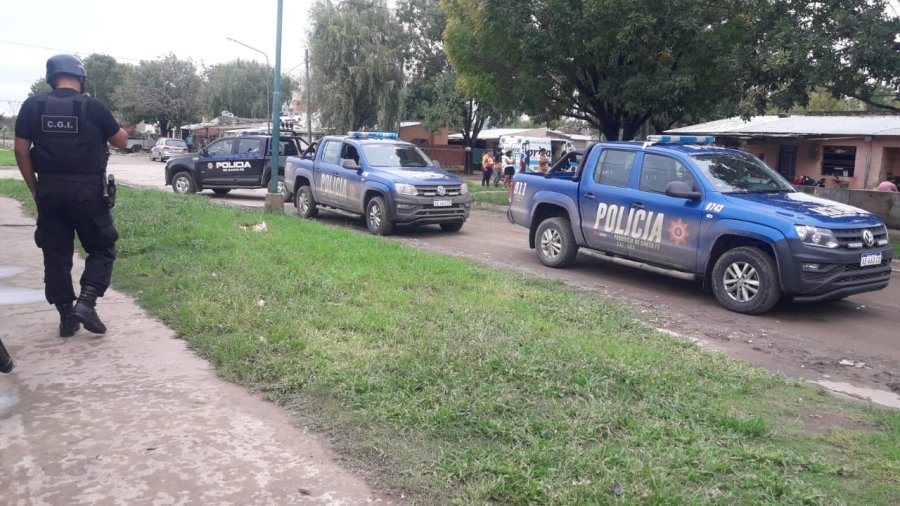 FOTO LA OPINION PROCEDIMIENTOS. La polic&iacute;a debi&oacute; acudir en distintos barrios de la ciudad, por dos hechos de sangre y una tumbera.