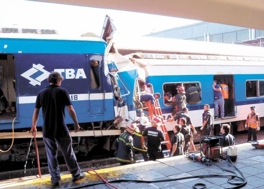 FOTO ARCHIVO TRAGEDIA DE ONCE. Murieron 52 personas en el tren del Sarmiento.