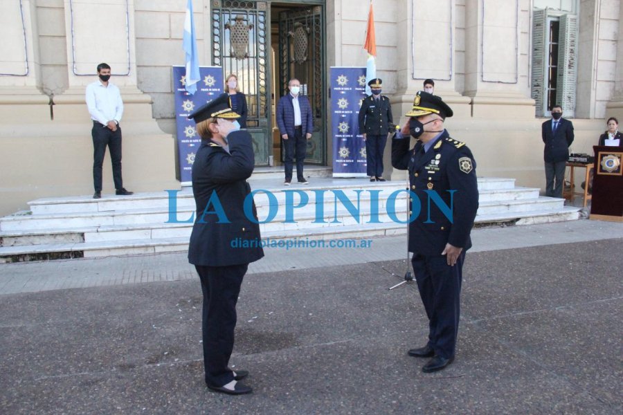 FOTO JORGE BARRERA. PUESTA EN FUNCIONES.  Por parte de la jefa de la Polic&iacute;a provincial.