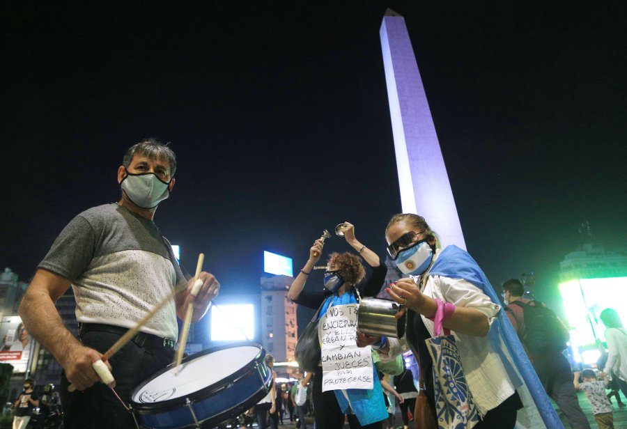 FOTO NA PROTESTA. Los manifestantes en las inmediaciones del Obelisco.