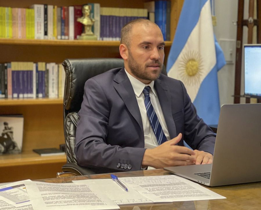 FOTO NA GUZMAN. Busca apoyo para la negociaci&oacute;n de la deuda con el FMI.