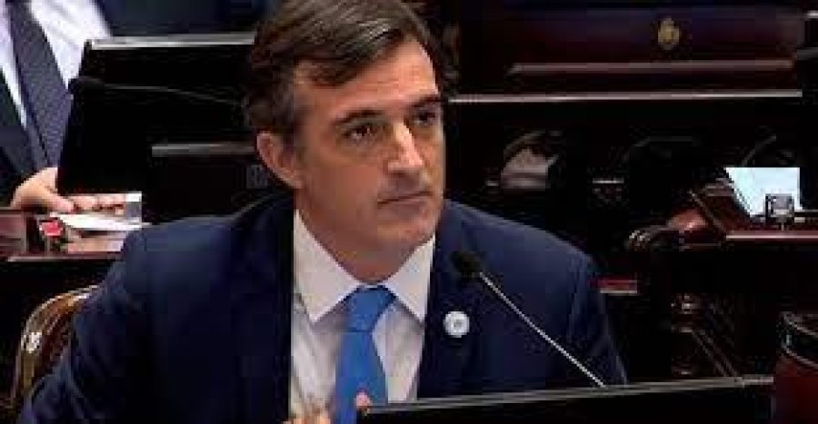 IMAGEN INTERNET ESTEBAN BULLRICH. Vive un presente muy dif&iacute;cil.