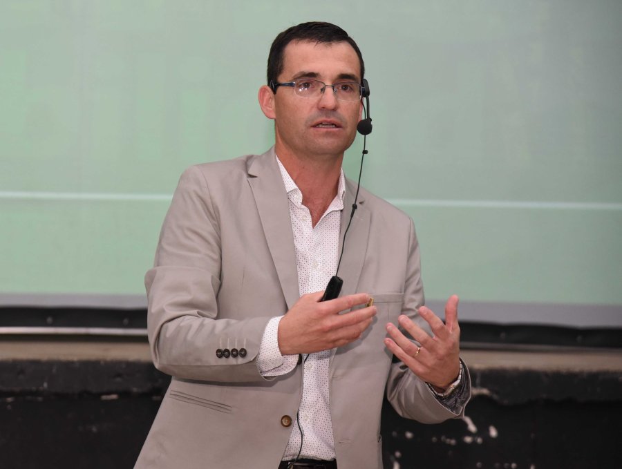 FOTO COOP. G.LEHMANN GONZALO TURRI. "La cooperativa ha sido capaz de transitar y crecer en un pa&iacute;s con muchos vaivenes", sostuvo.  SEDE CENTRAL. Se encuentra en la cercana localidad de Pilar, y tambi&eacute;n tiene amplias instalaciones en Rafaela.
