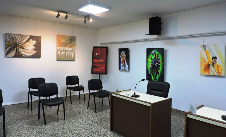 FOTO PRENSA CONCEJO// EXPOSICI&Oacute;N// Algunas de las obras de Anal&iacute;a Seguro.