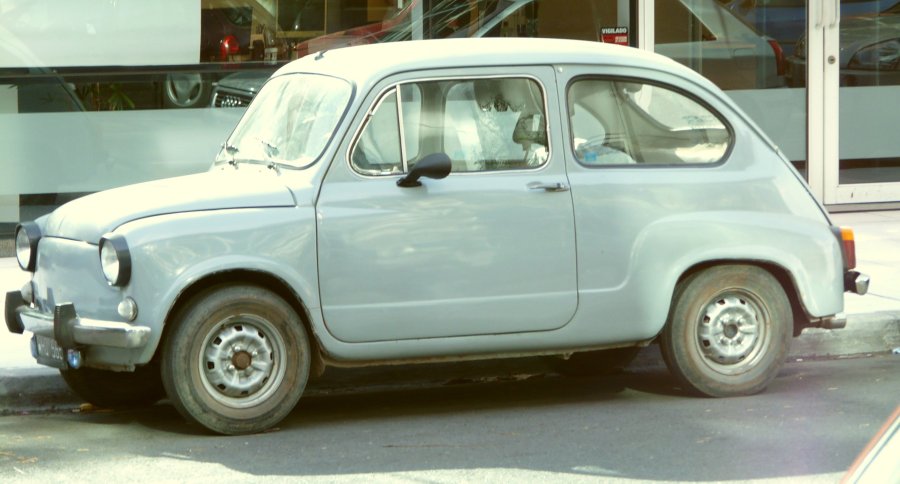 FOTO WEB HALLAZGO DE AUTO ROBADO. Un Fiat 600 modelo 1979, o &ldquo;Fitito&rdquo;, casi un auto de colecci&oacute;n.