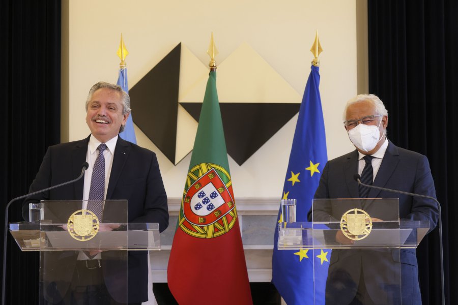 FOTO NA GESTIONES. Alberto Fern&aacute;ndez junto a Ant&oacute;nio Costa en Lisboa.